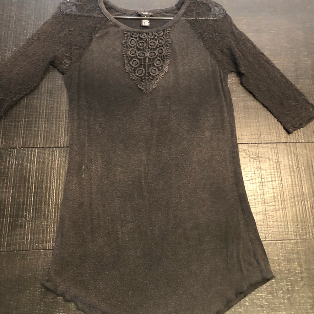 lace quarter length shirt